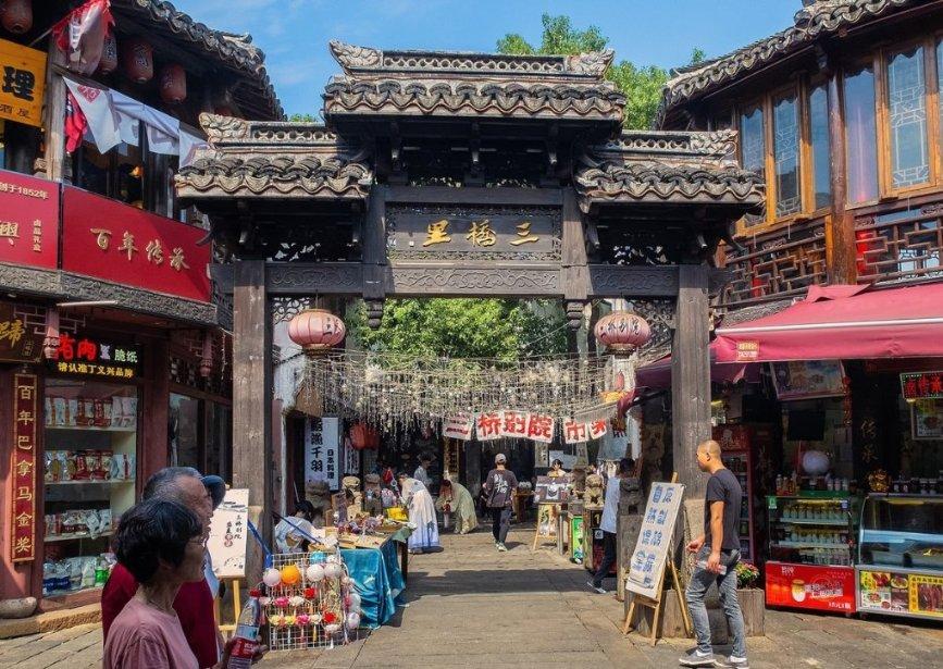 湖南邵阳：写春联 送祝福 迎新年